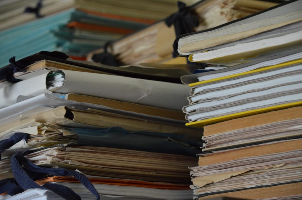 不動産のクラファンに必要な書類は何ですか？