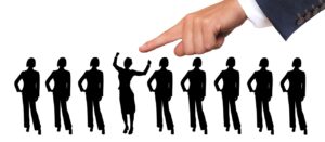 不動産クラファンの投資判断基準は何ですか？